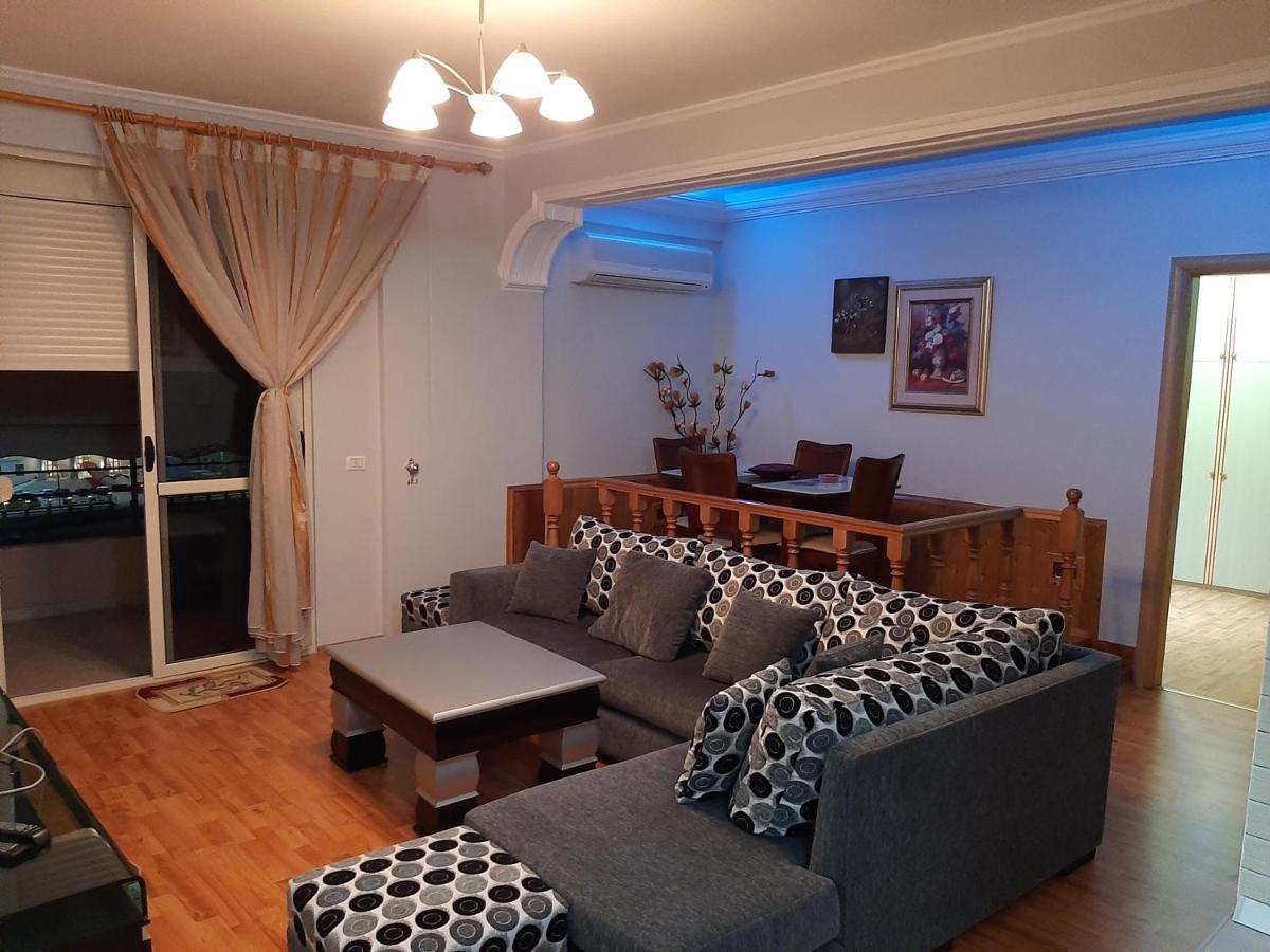 Apartament Egzoni City Center Apartment Berat Exterior photo